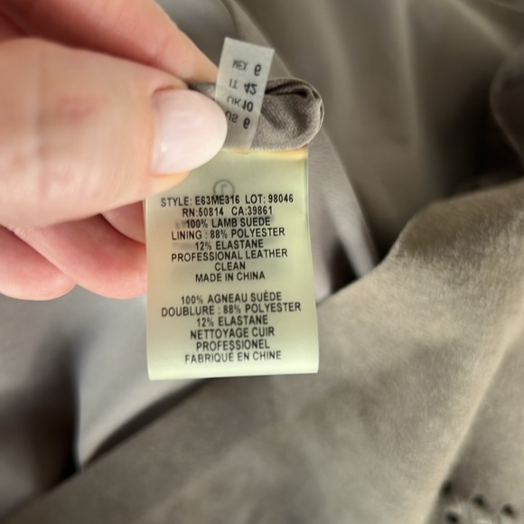 Elie Tahara- NEW - Suede pencil skirt. Never worn. Size 6 - Picture 7 of 10